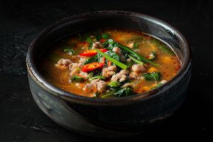 Nam Tok : Soupe de bœuf épicée et acidulée
